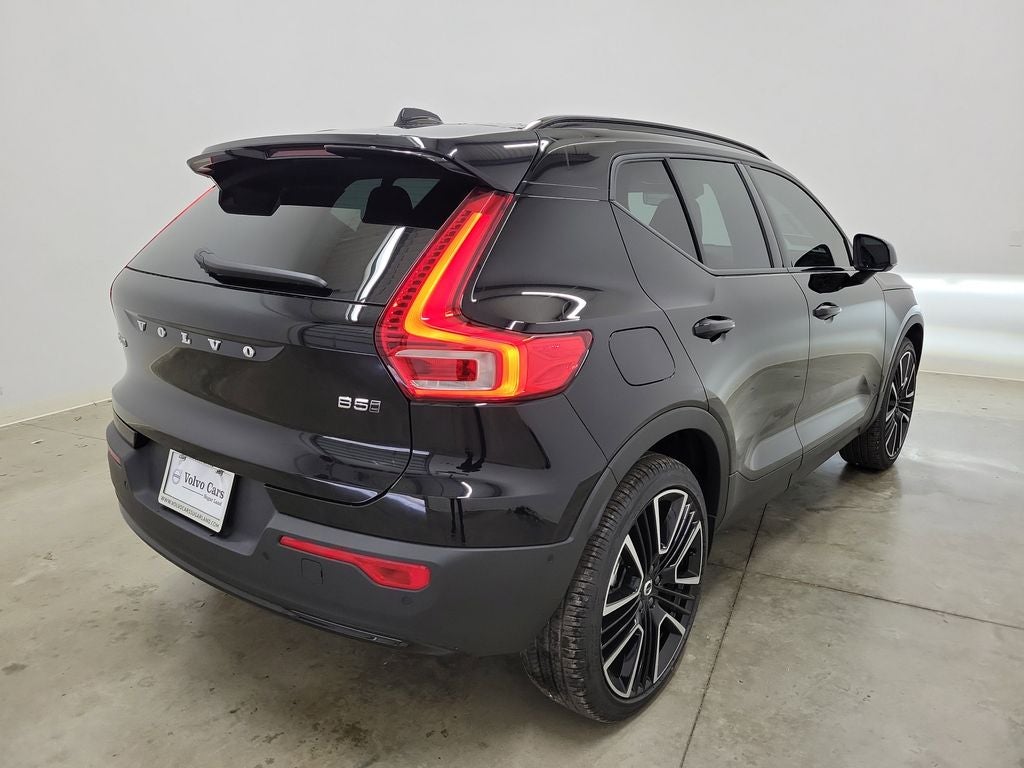 2026 Volvo XC40 B5 Ultra