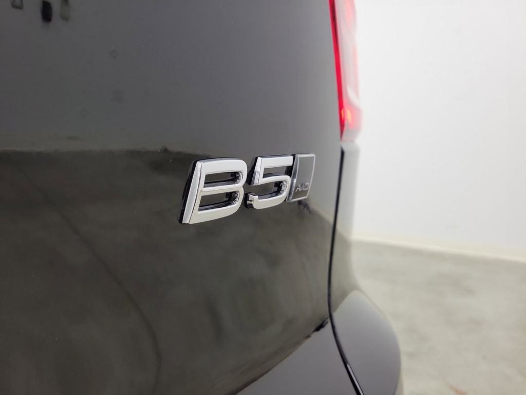 2026 Volvo XC40 B5 Ultra