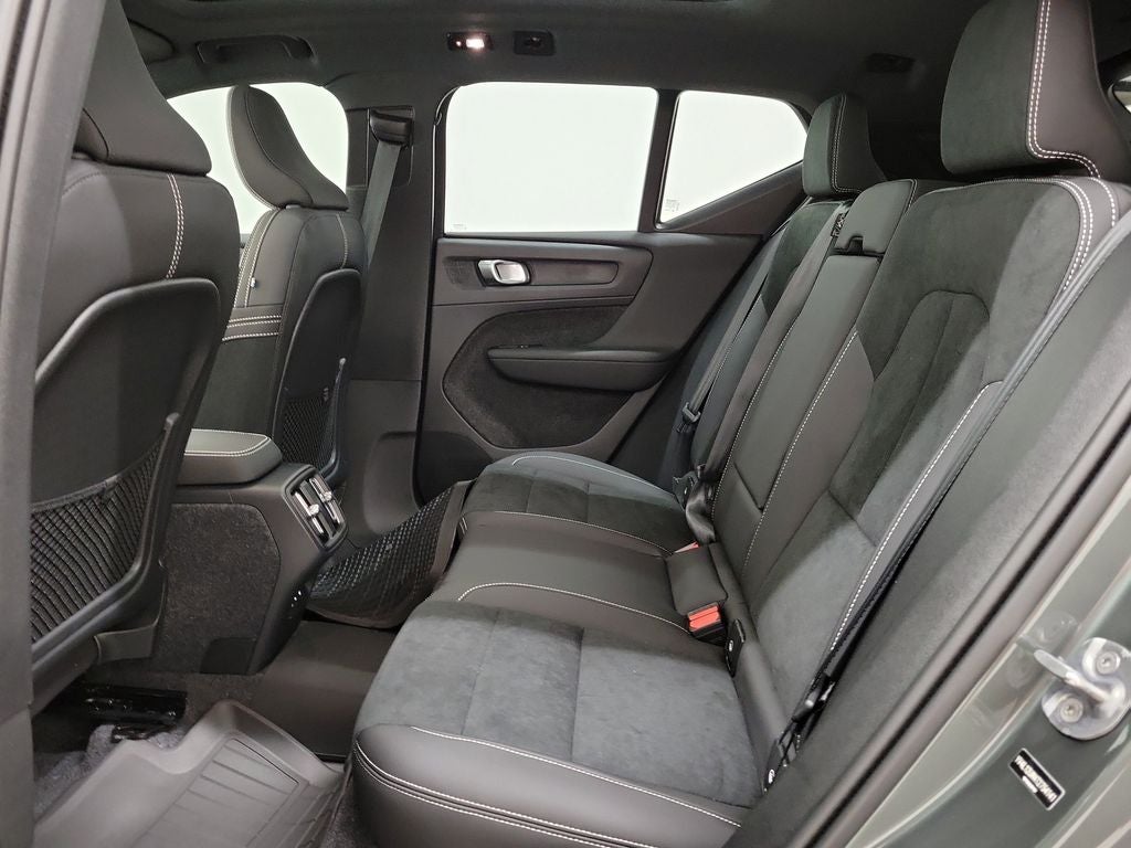 2026 Volvo XC40 B5 Ultra