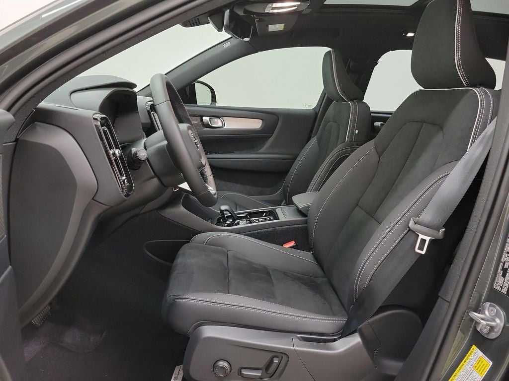 2026 Volvo XC40 B5 Ultra