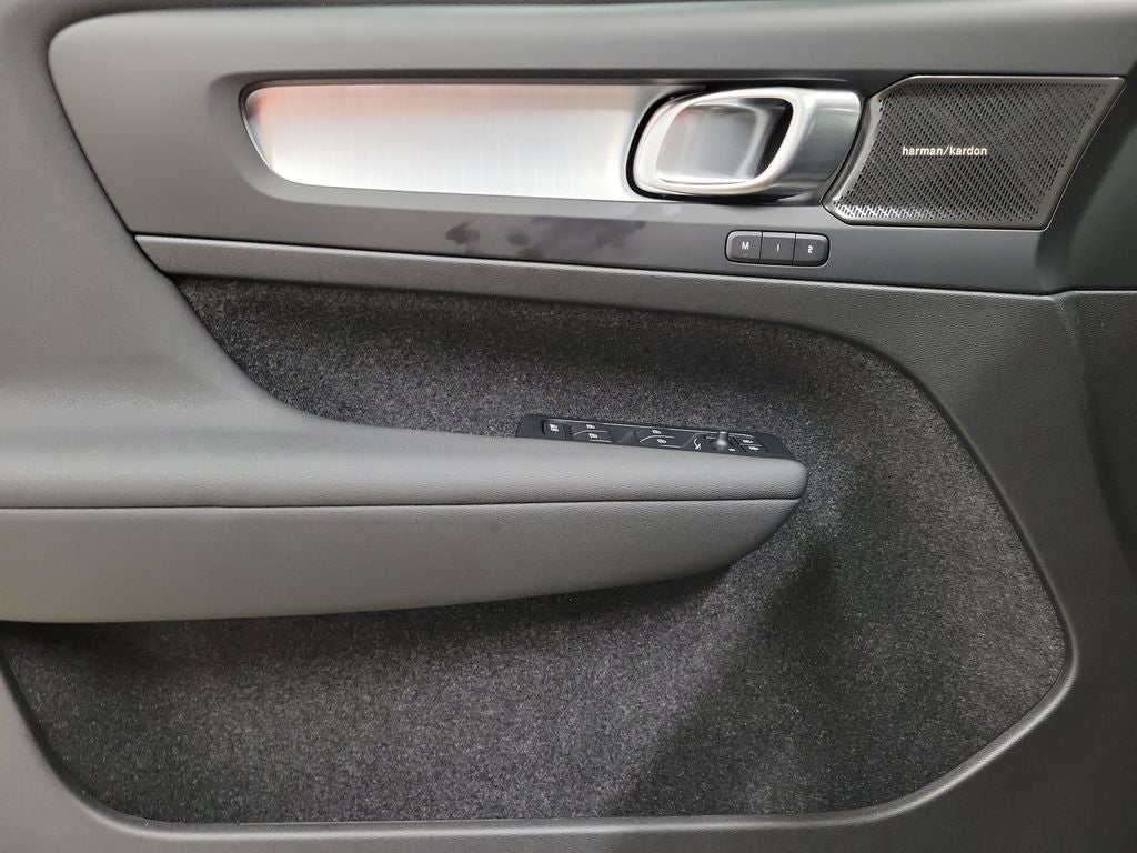 2026 Volvo XC40 B5 Ultra