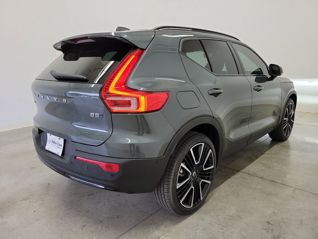 2026 Volvo XC40 B5 Ultra
