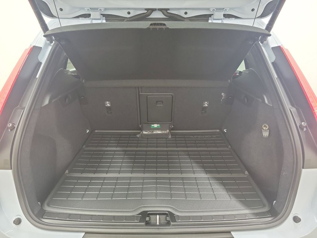 2026 Volvo XC40 B5 Ultra