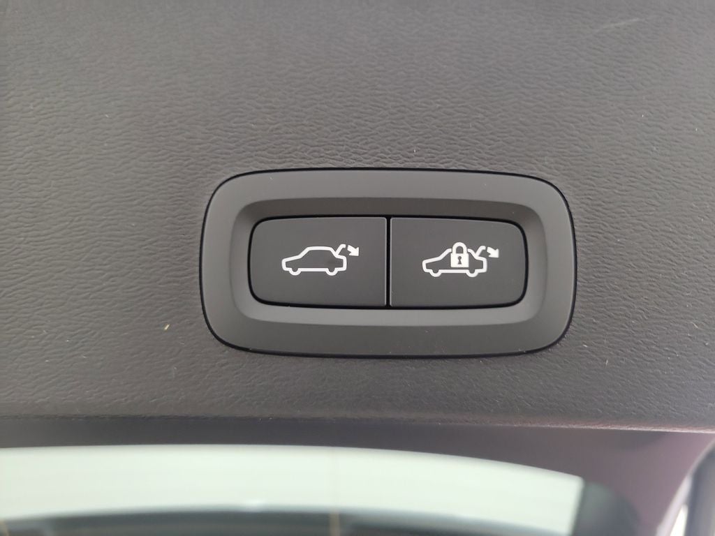 2026 Volvo XC40 B5 Ultra