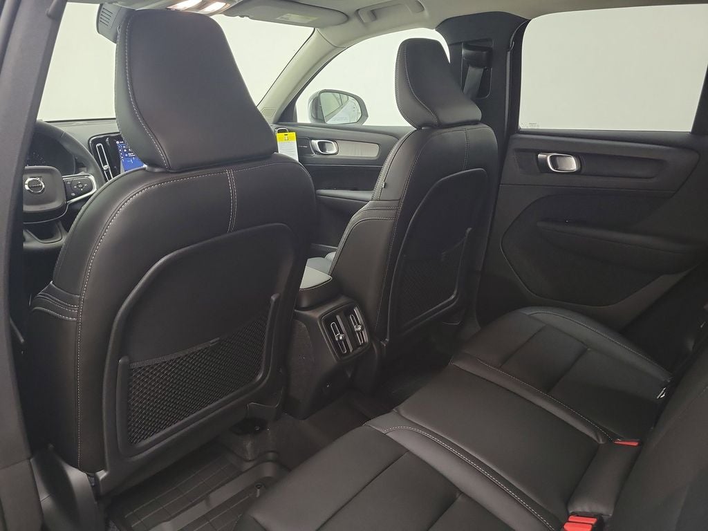 2026 Volvo XC40 B5 Ultra