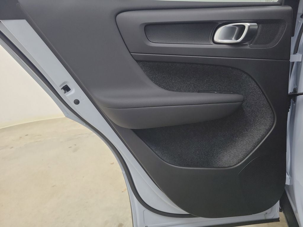 2026 Volvo XC40 B5 Ultra