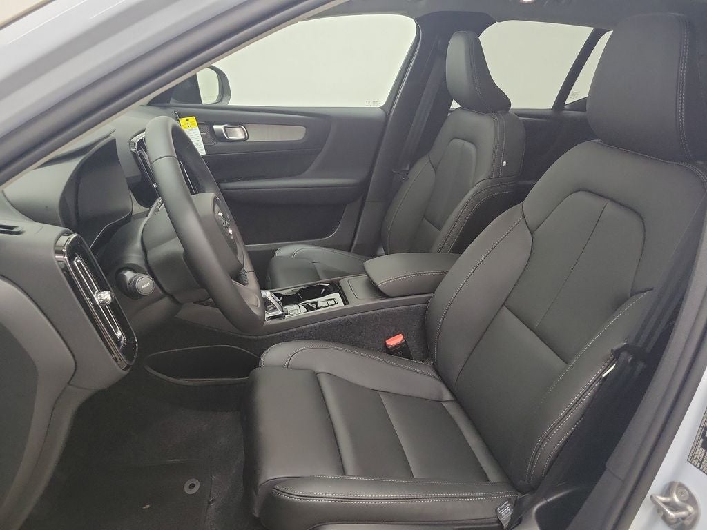 2026 Volvo XC40 B5 Ultra