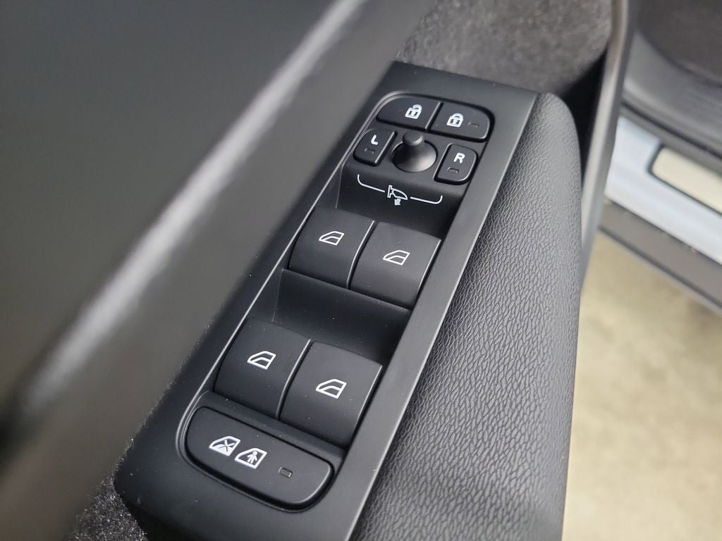 2026 Volvo XC40 B5 Ultra