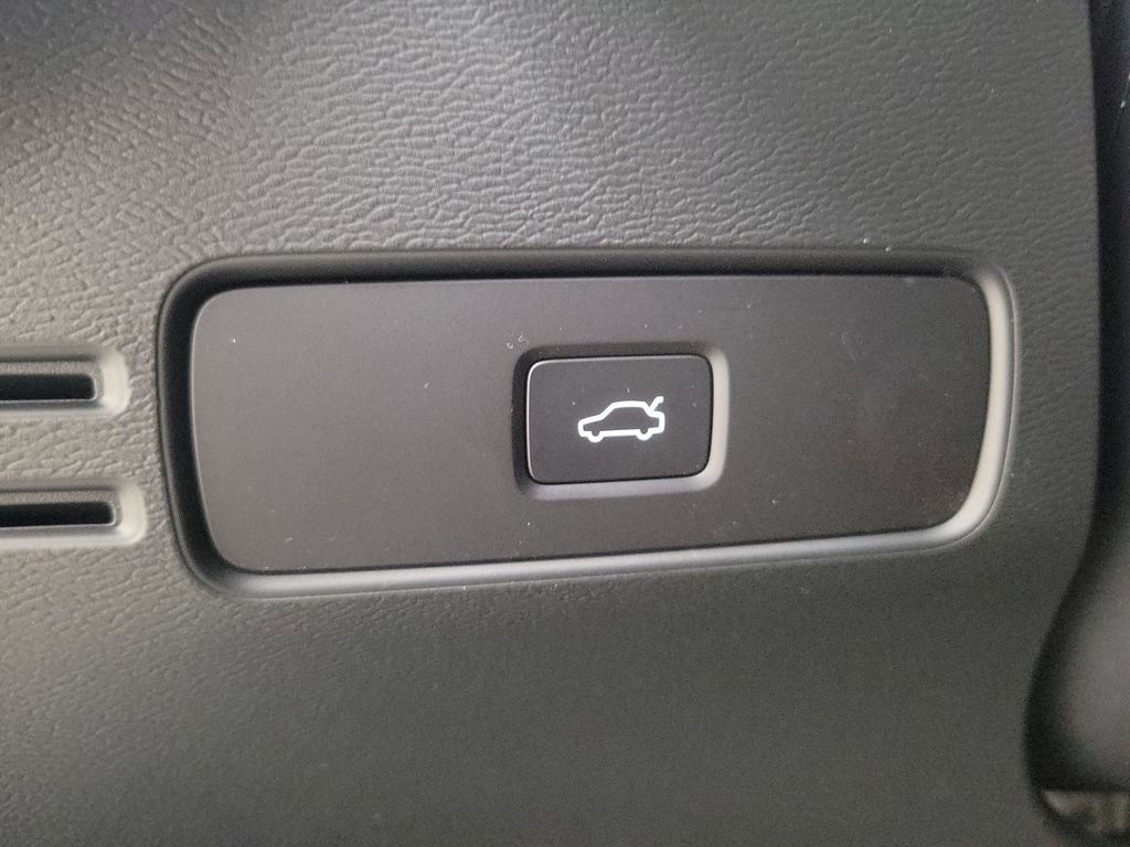 2026 Volvo XC40 B5 Ultra