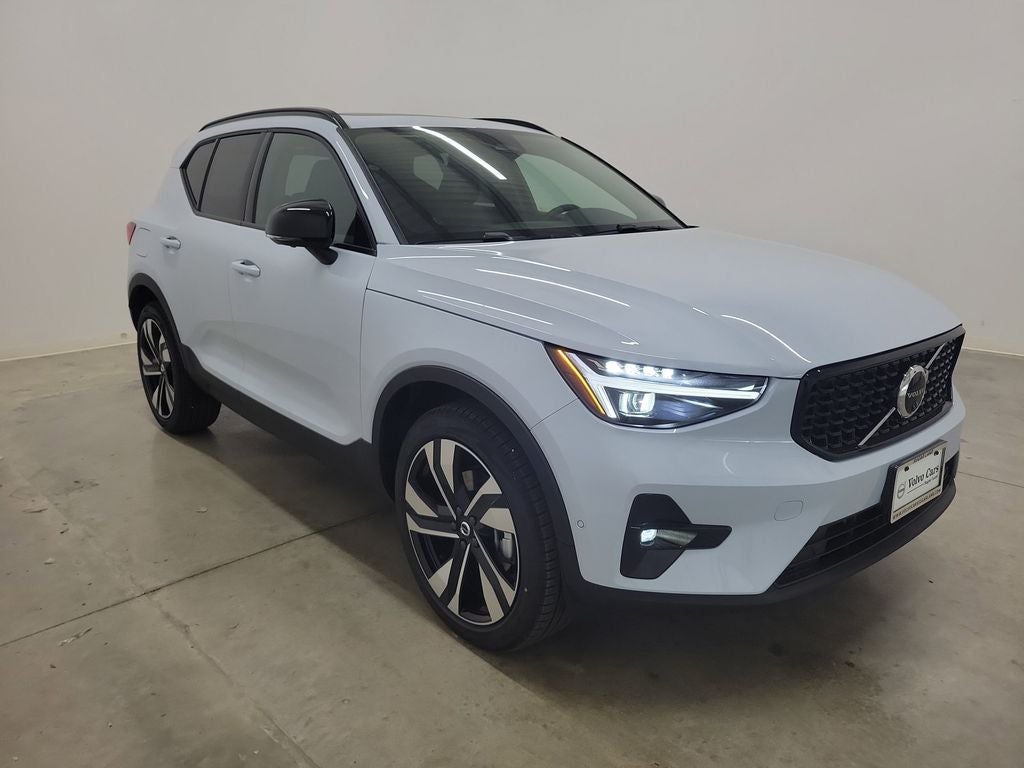 2026 Volvo XC40 B5 Ultra