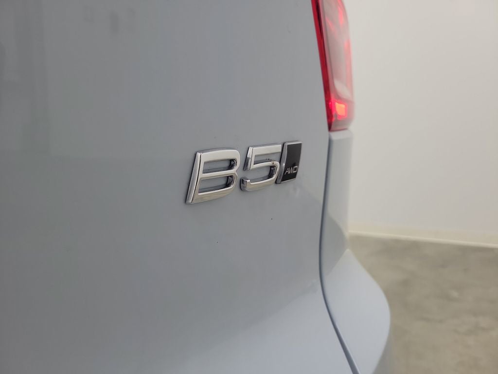 2026 Volvo XC40 B5 Ultra