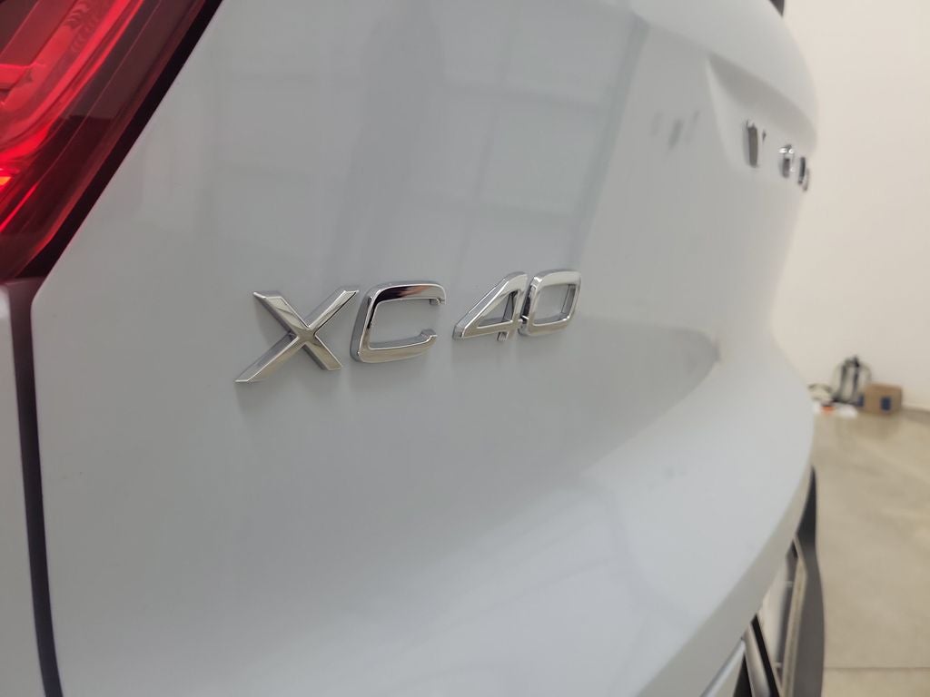 2026 Volvo XC40 B5 Ultra