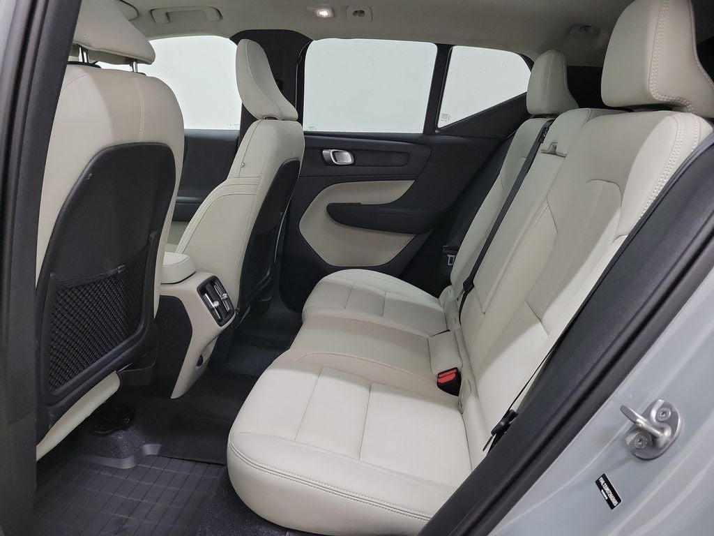 2026 Volvo XC40 B5 Ultra