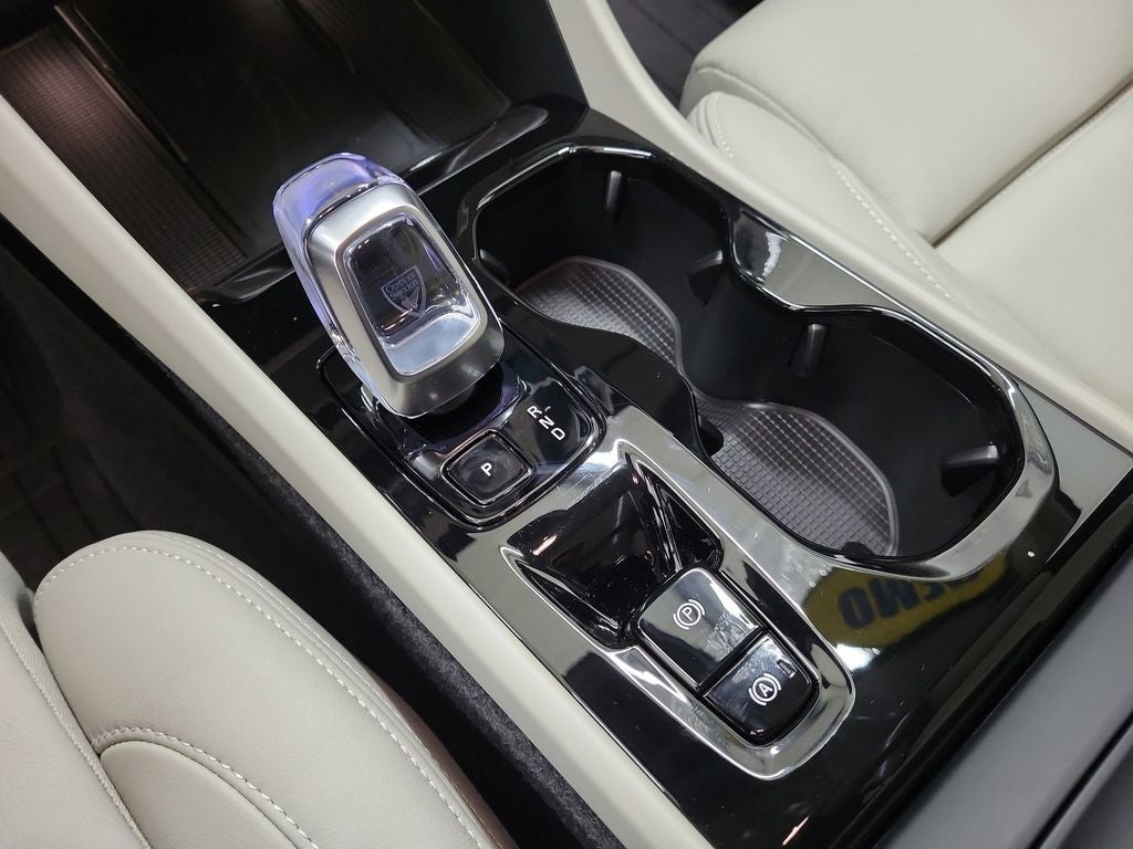 2026 Volvo XC40 B5 Ultra