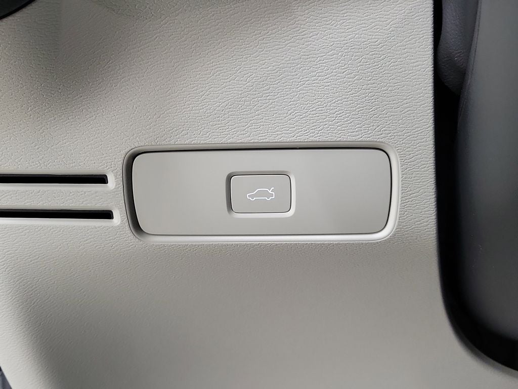 2026 Volvo XC40 B5 Ultra