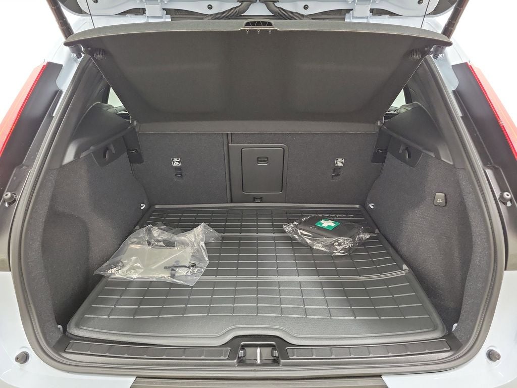 2026 Volvo XC40 B5 Ultra