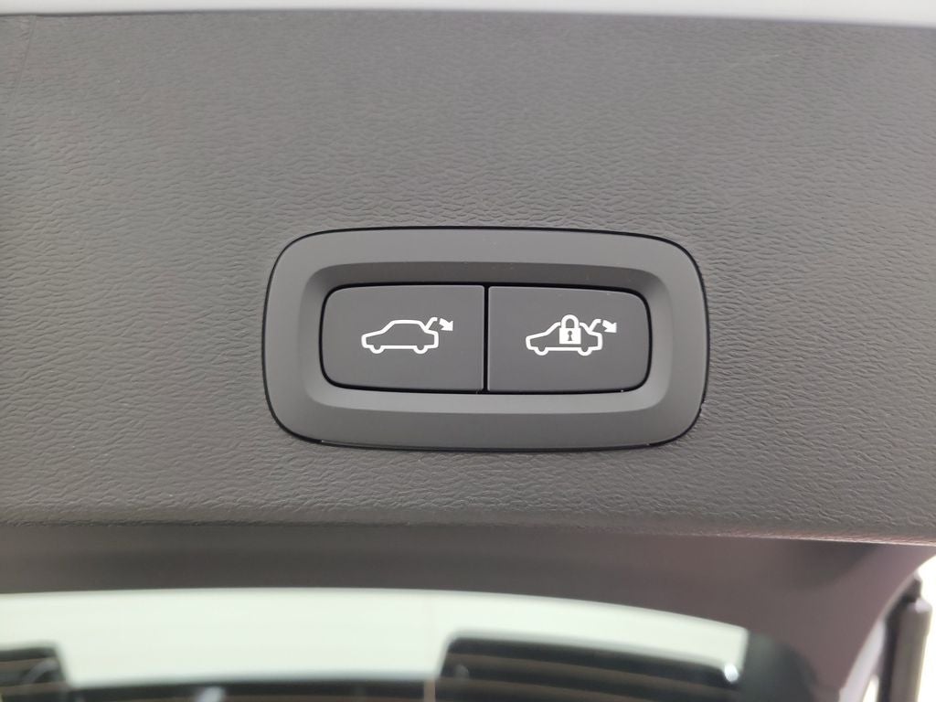 2026 Volvo XC40 B5 Ultra