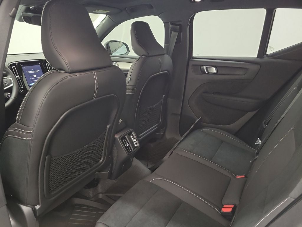 2026 Volvo XC40 B5 Ultra