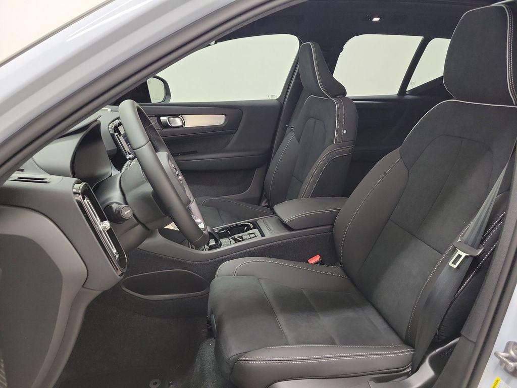 2026 Volvo XC40 B5 Ultra