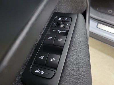 2026 Volvo XC40 B5 Ultra