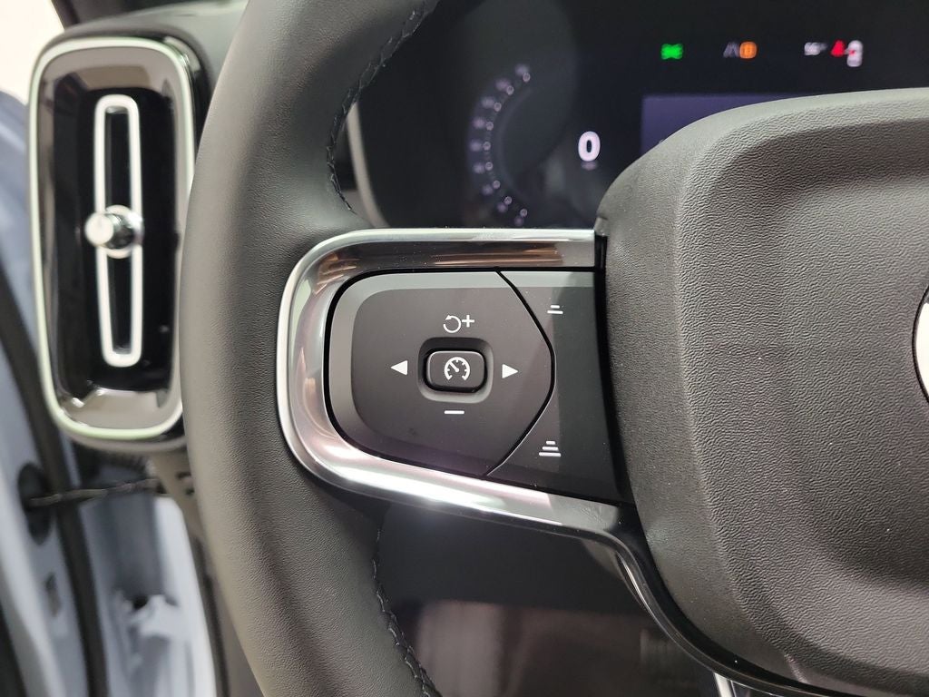 2026 Volvo XC40 B5 Ultra