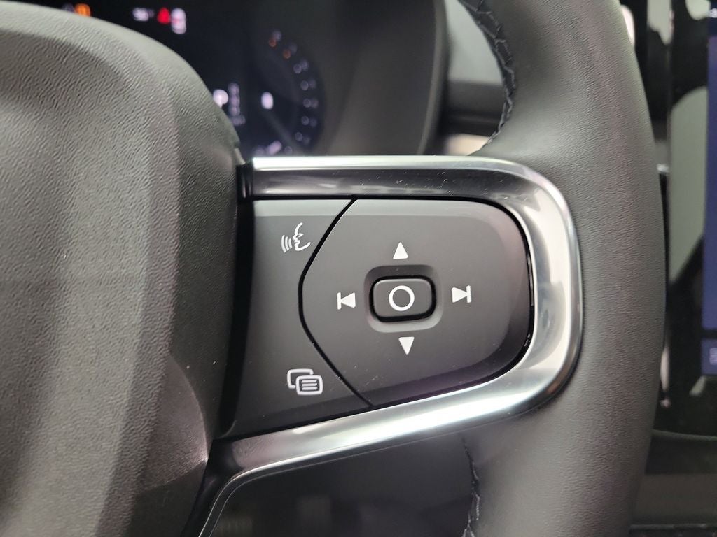 2026 Volvo XC40 B5 Ultra