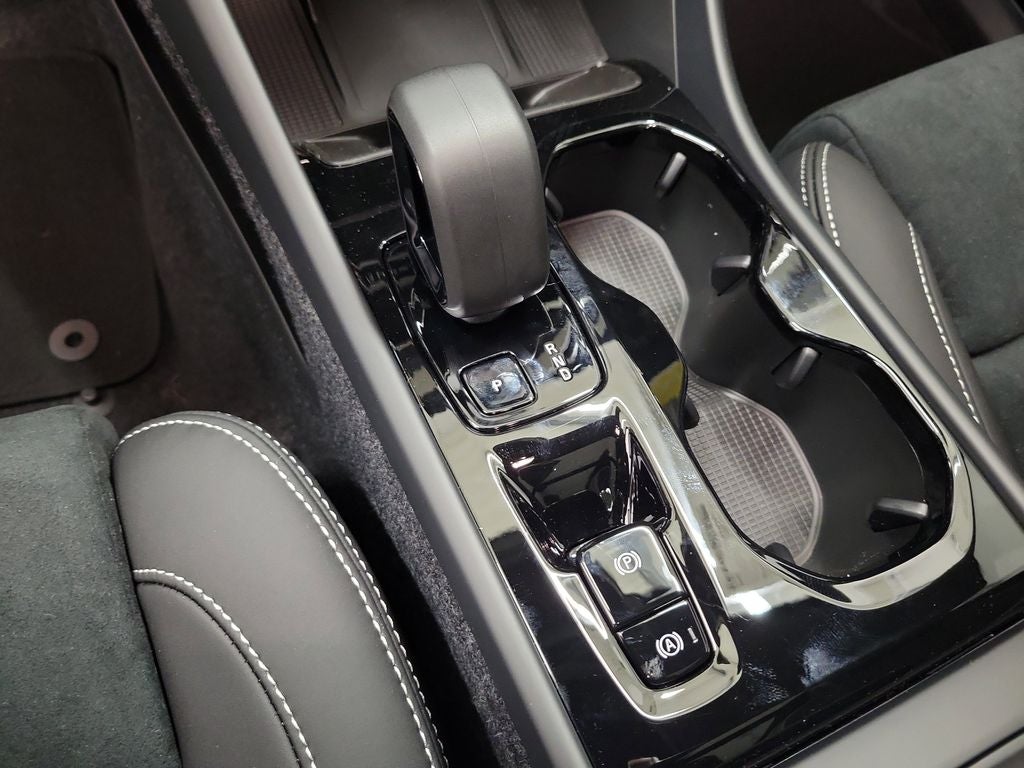 2026 Volvo XC40 B5 Ultra