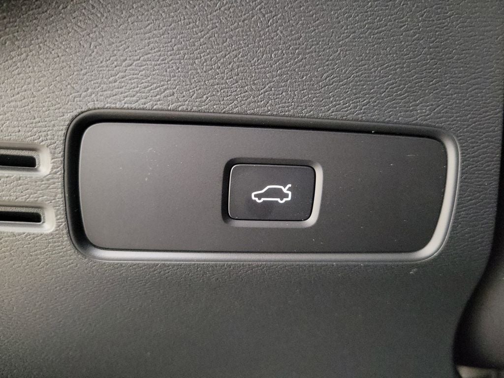 2026 Volvo XC40 B5 Ultra