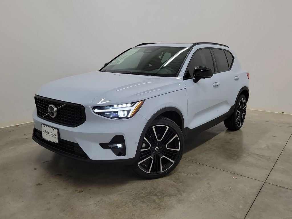 2026 Volvo XC40 B5 Ultra