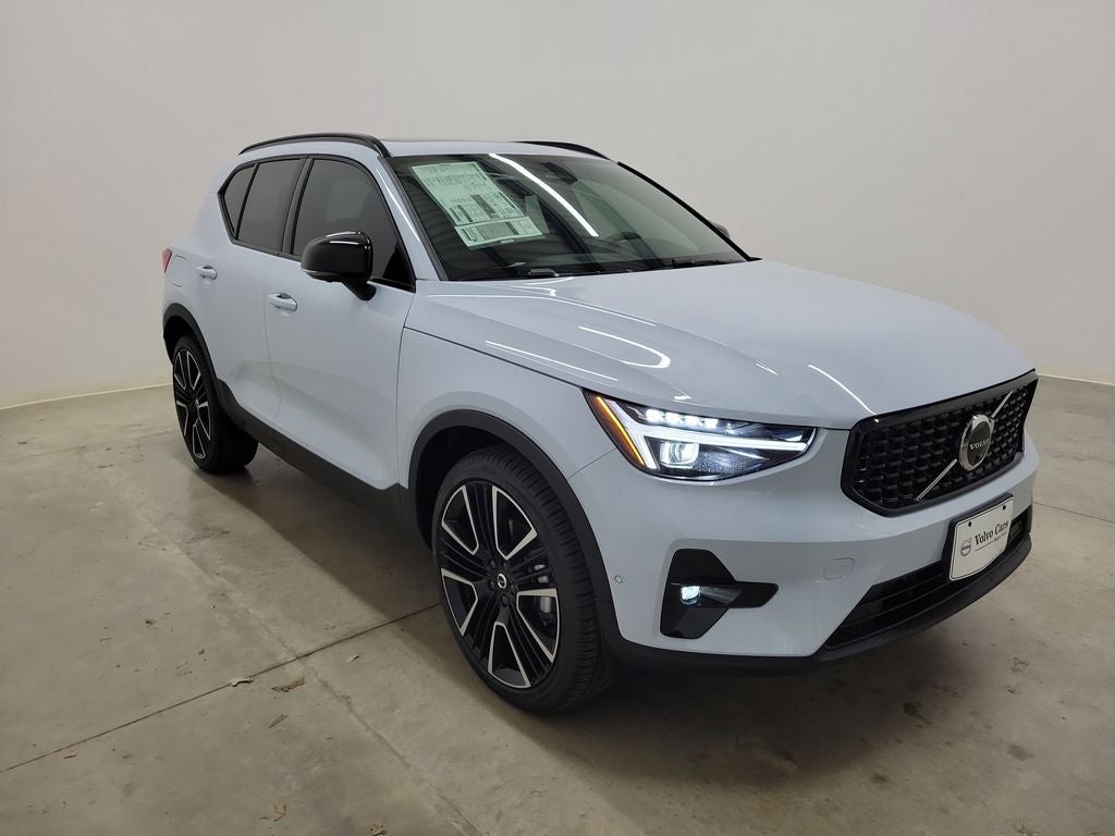 2026 Volvo XC40 B5 Ultra