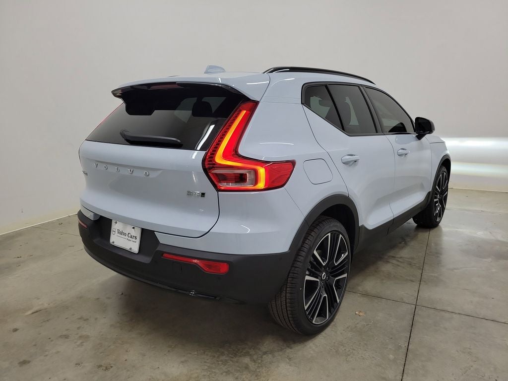 2026 Volvo XC40 B5 Ultra