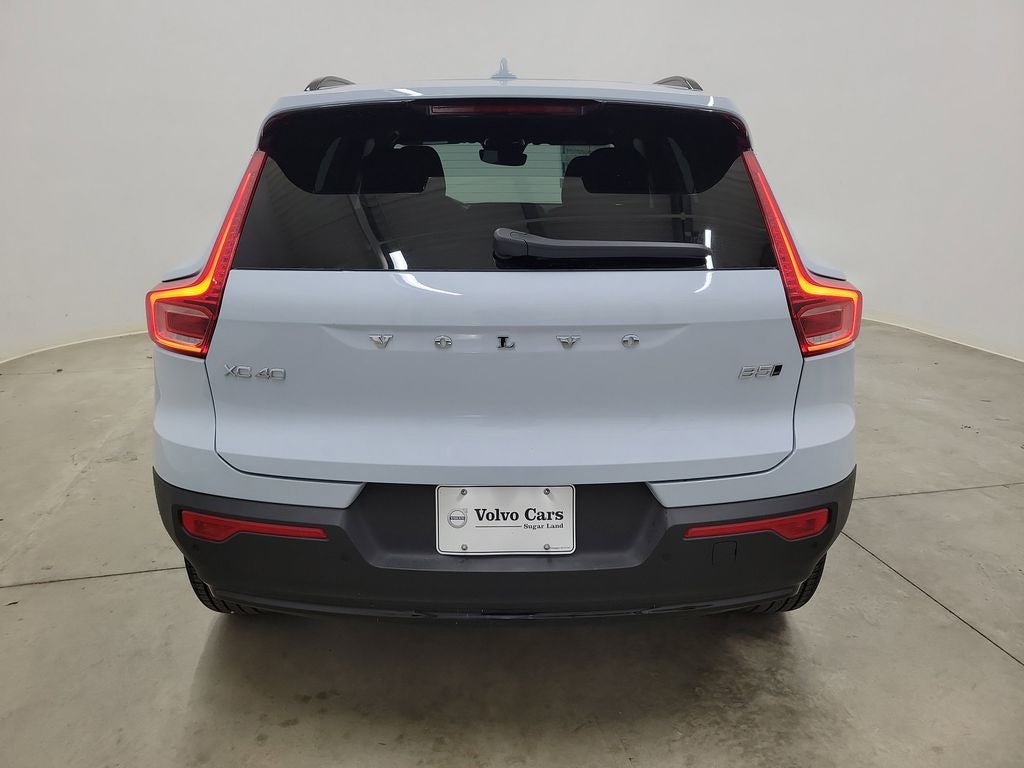 2026 Volvo XC40 B5 Ultra