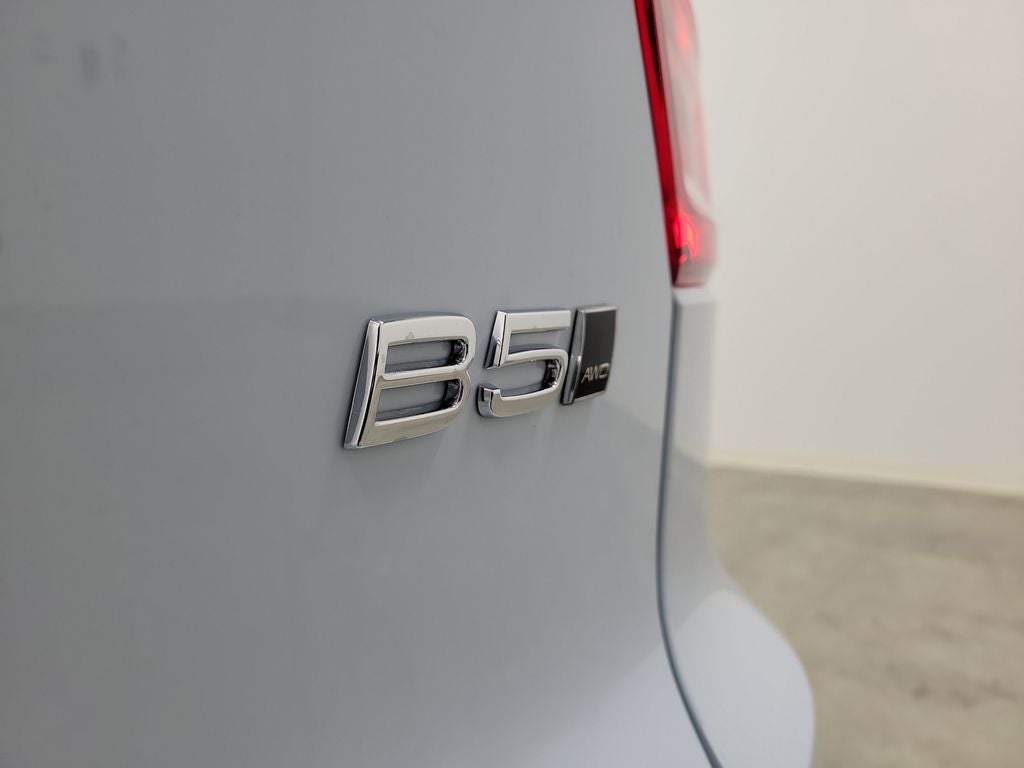 2026 Volvo XC40 B5 Ultra
