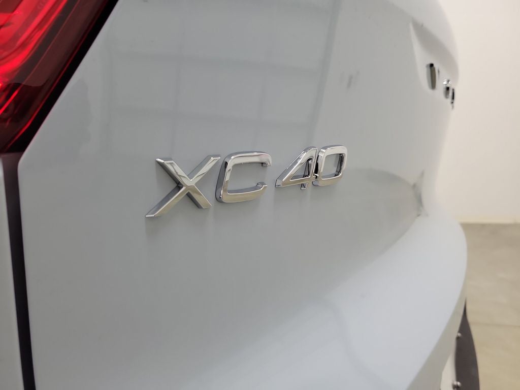 2026 Volvo XC40 B5 Ultra