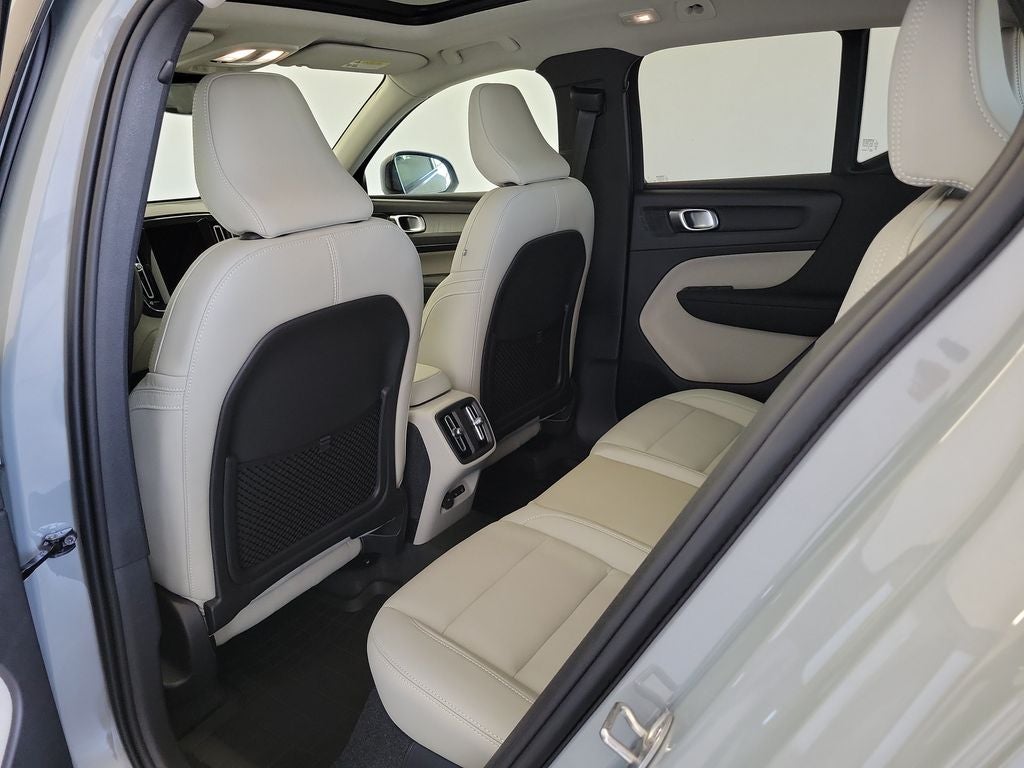 2026 Volvo XC40 B5 Ultra