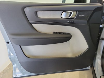 2026 Volvo XC40 B5 Ultra