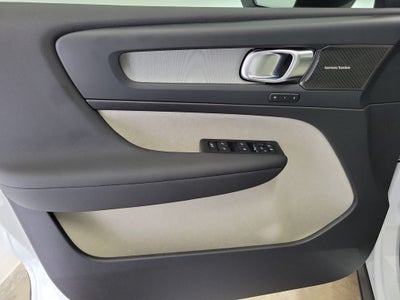 2026 Volvo XC40 B5 Ultra