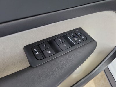 2026 Volvo XC40 B5 Ultra