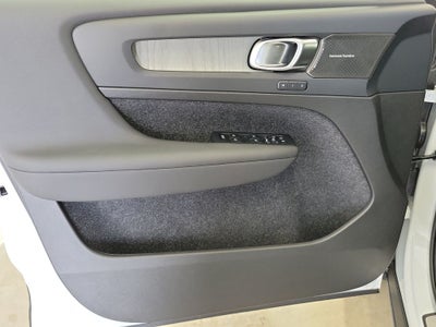 2026 Volvo XC40 B5 Ultra