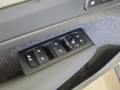 2026 Volvo XC40 B5 Ultra