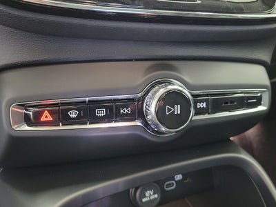 2026 Volvo XC40 B5 Ultra
