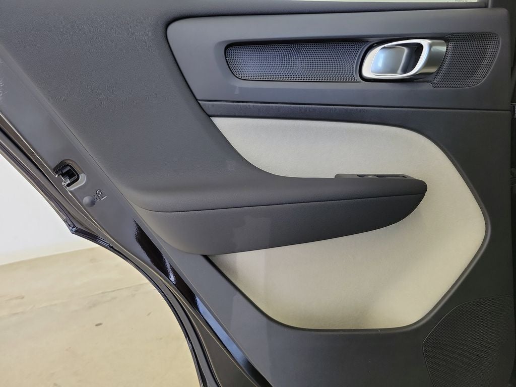 2026 Volvo XC40 B5 Ultra