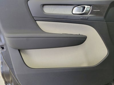 2026 Volvo XC40 B5 Ultra