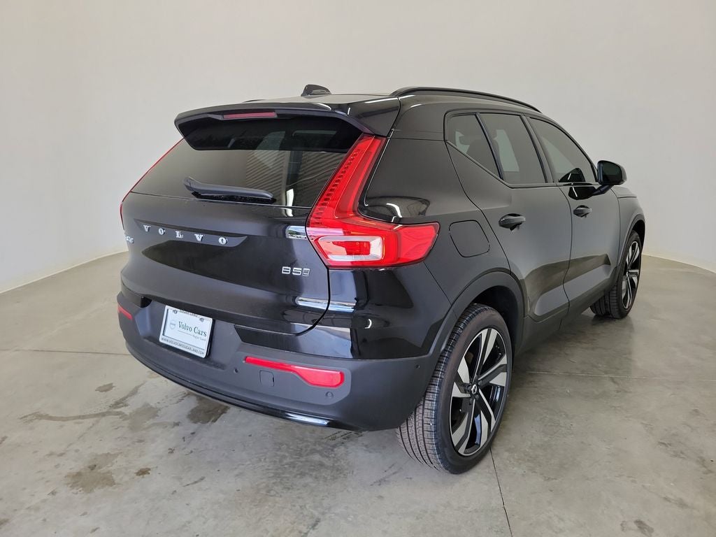 2026 Volvo XC40 B5 Ultra