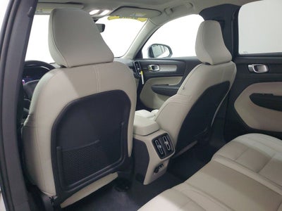 2025 Volvo XC40 B5 Ultra Dark Theme