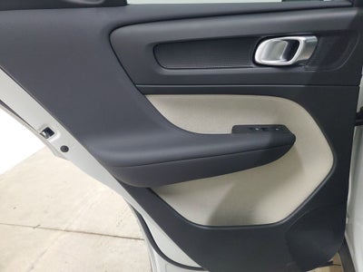 2025 Volvo XC40 B5 Ultra Dark Theme