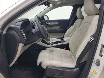 2025 Volvo XC40 B5 Ultra Dark Theme