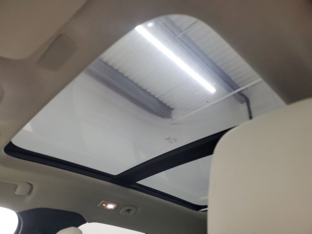 2025 Volvo XC40 B5 Ultra Dark Theme