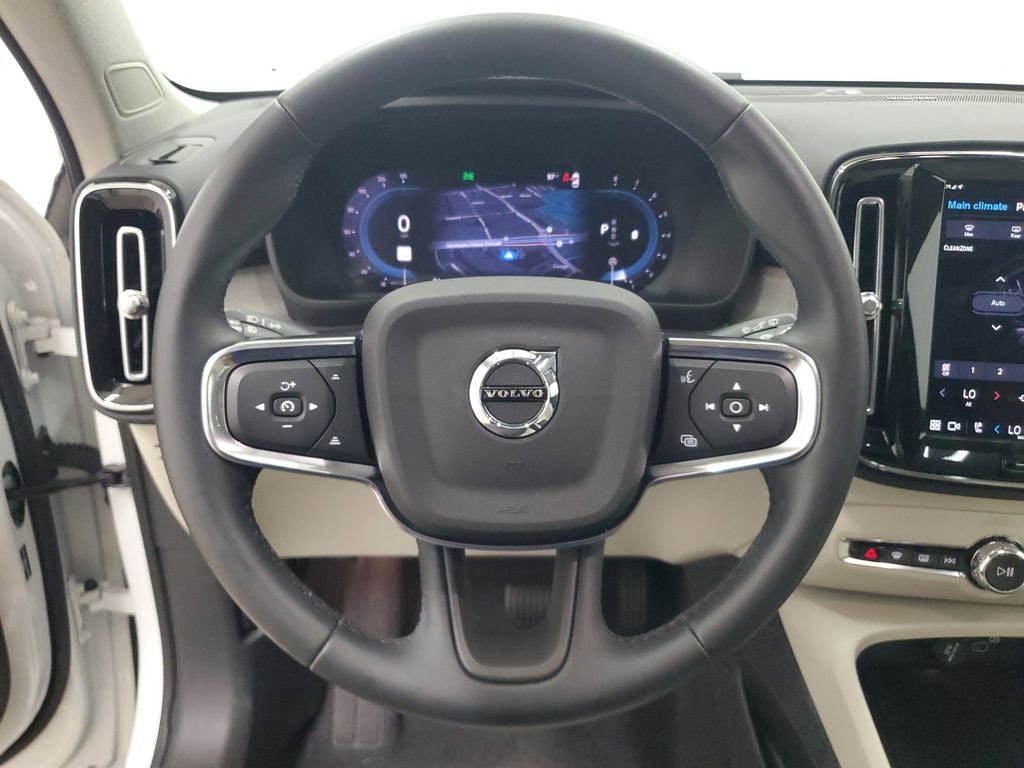 2025 Volvo XC40 B5 Ultra Dark Theme