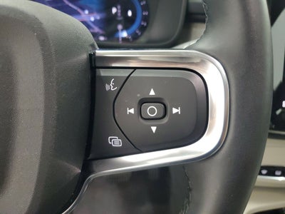 2025 Volvo XC40 B5 Ultra Dark Theme